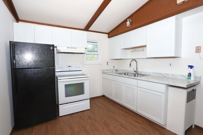 Building Photo - New Lisbon 4 Plex Unit 2