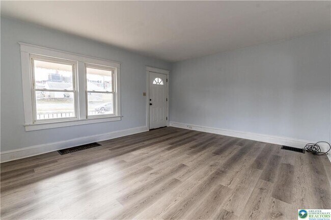 Photo - 2001 Ferry St