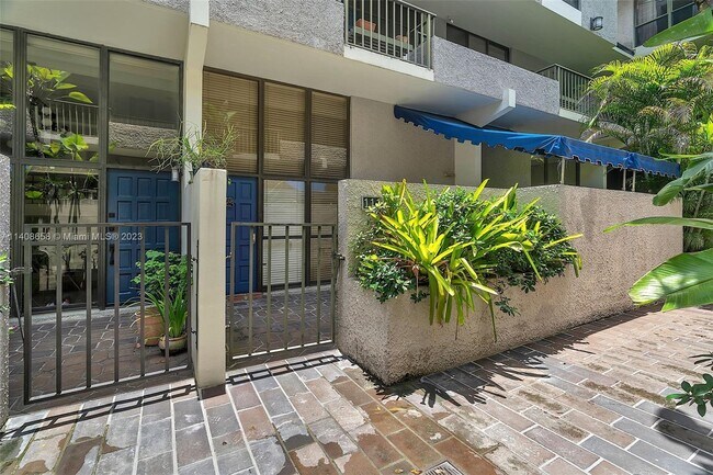 Photo - 2666 Tigertail Ave Unit 111