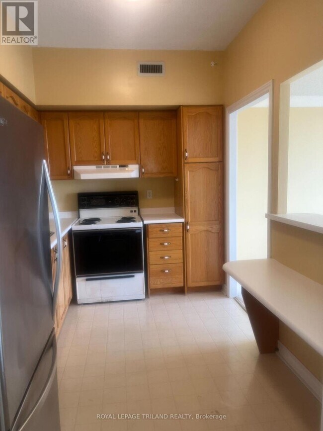 Photo - 744 Wonderland Rd S Unit 1208