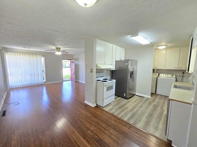 Photo - 3318 Moulton Ln
