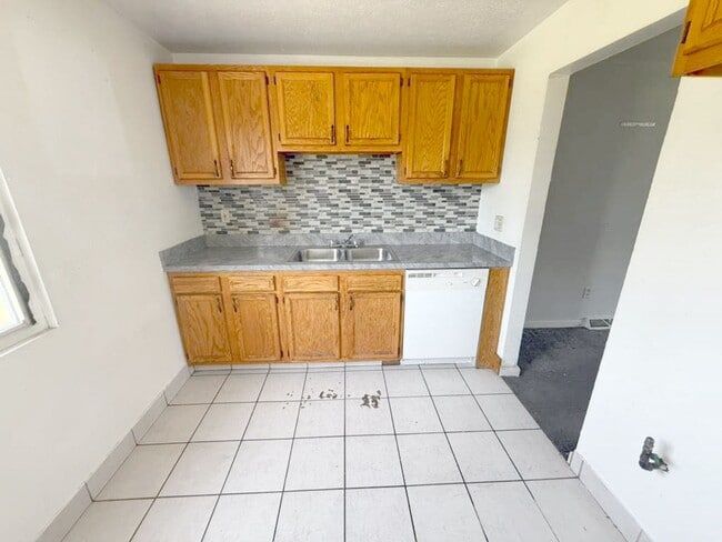 Photo - 2 BED, 2 BATH BEAUTIFUL UNIT CLEVELAND!
