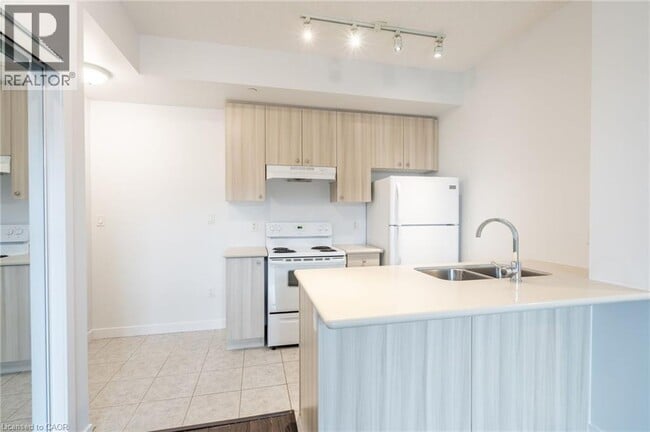 Photo - 90 Charlton Ave W Unit 308