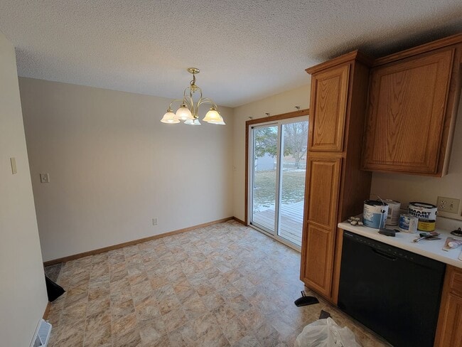 Photo - 4 BD, 2 BA - FENCED IN YARD, PRIVATE TRAILS, FINISHED UPPER AND LOWER LIVING AREAS, ATTACHED GARAGE!