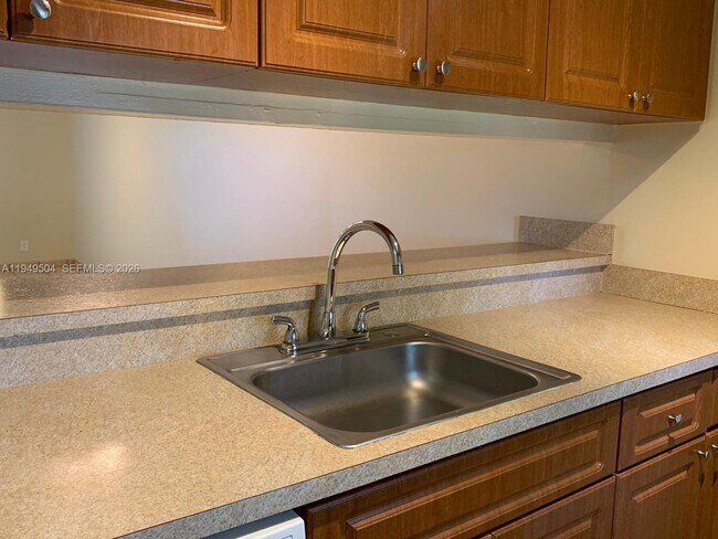 Photo - 8540 N Sherman Cir Unit 503