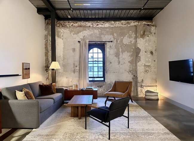 Photo - 1009 W Juneau Ave Unit ID1390081P