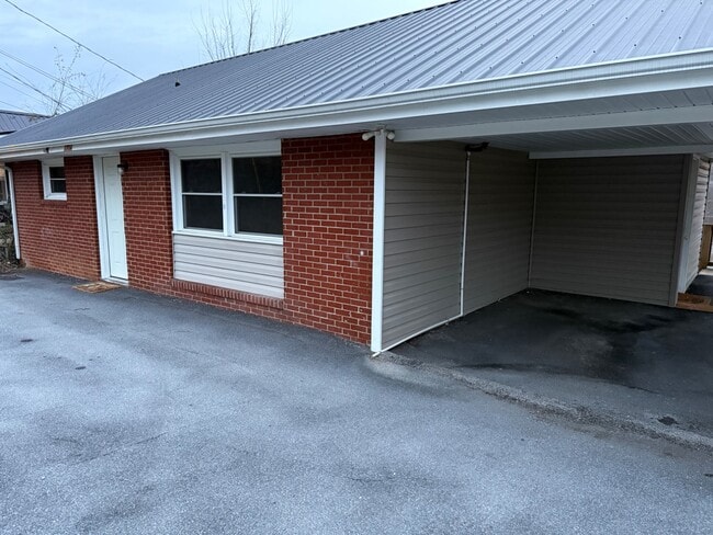 Photo - 1704 Highpoint Ave