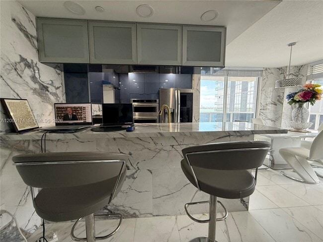 Photo - 601 NE 23rd St Unidad 903