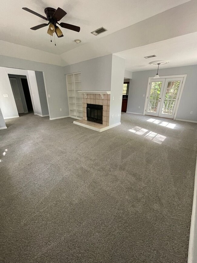 Photo - Spacious 2/2 with 2 Car Garage and W/D Hoo...