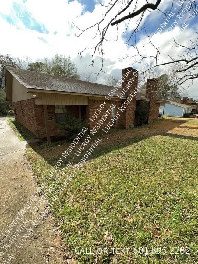 "Charming 3 Bed, 2 Bath Duplex in Clinton,... - "Charming 3 Bed, 2 Bath Duplex in Clinton,... Apartment Unit B