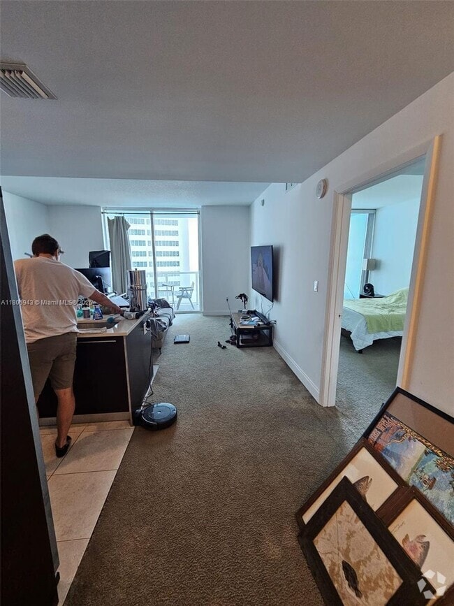 Building Photo - 1900 N Bayshore Dr Unit 1807 Rental