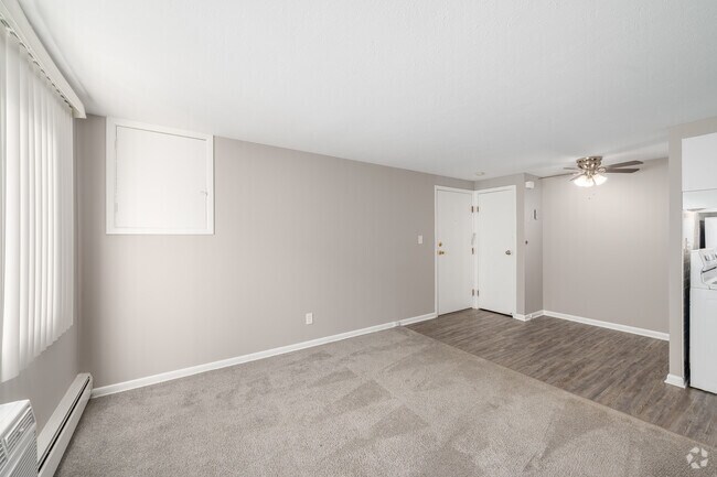 1BR, 1BA - 470SF - Living Room