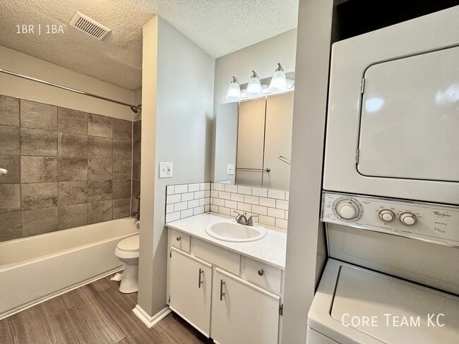Photo - 3633 Walnut St Unit 308