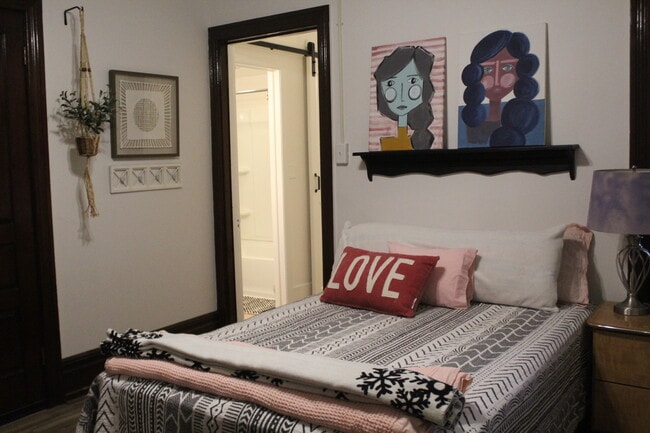 Bedroom - 121 E Pomfret St Unit #1