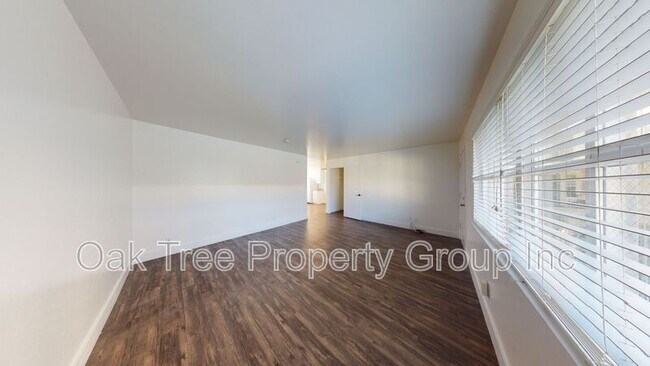 Photo - 635 Dowling Blvd