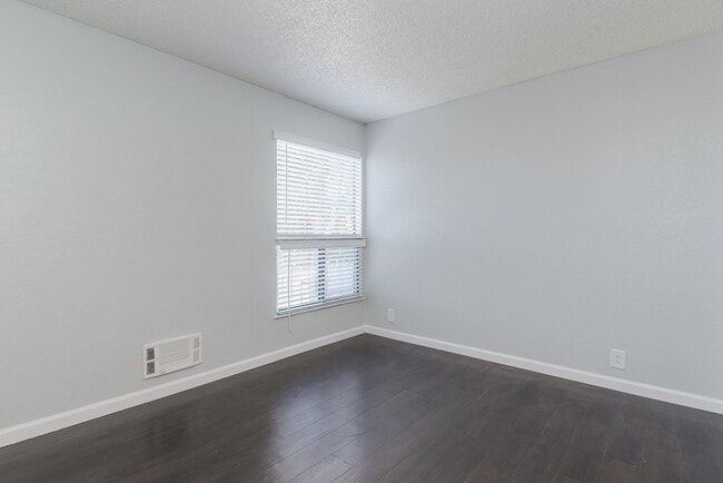 SeaBreeze Apartment Homes