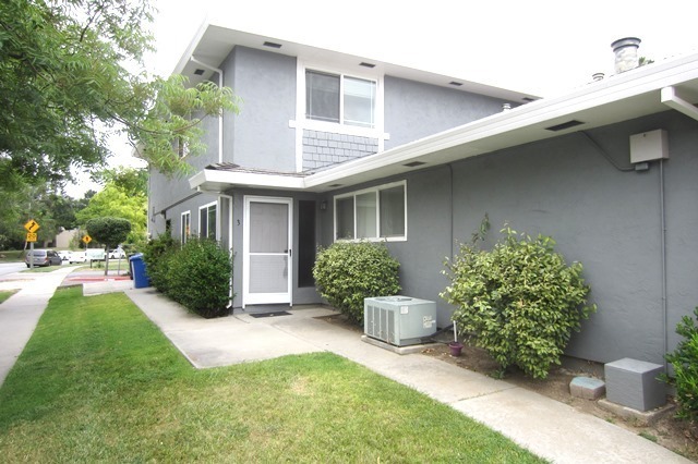 Remodeled 2-Story Townhome, A/C, Newer Kit... - Remodeled 2-Story Townhome, A/C, Newer Kit...