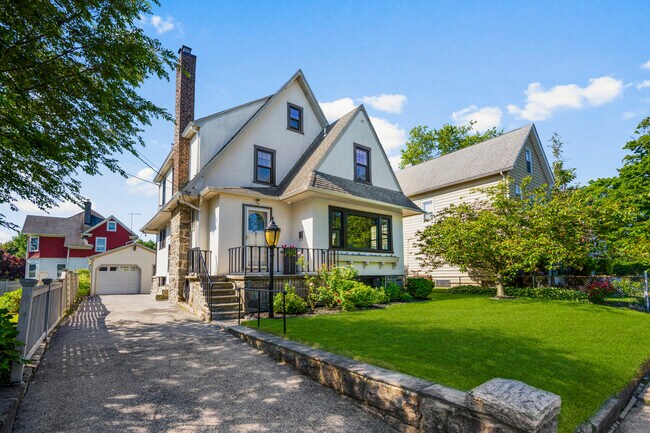 Photo - 217 Soundview Ave