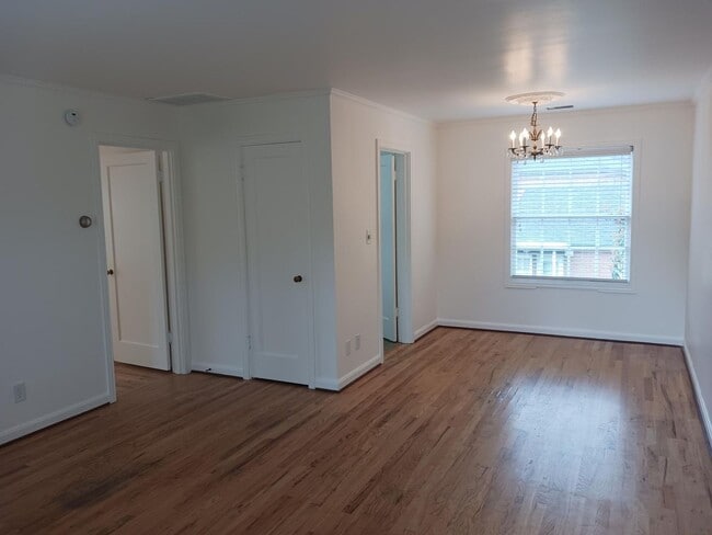 Photo - Broadmoor Manor