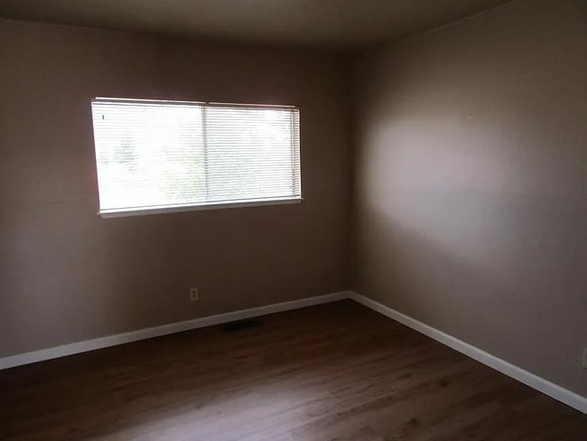 Photo - 1905 Claus Rd