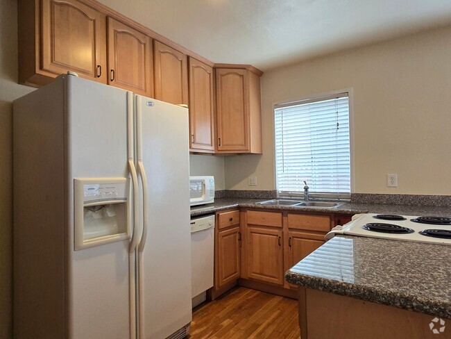 Building Photo - 10th740 Unit 742 Rental