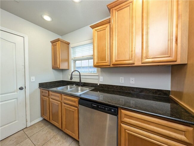 Photo - 6000 S 38th St