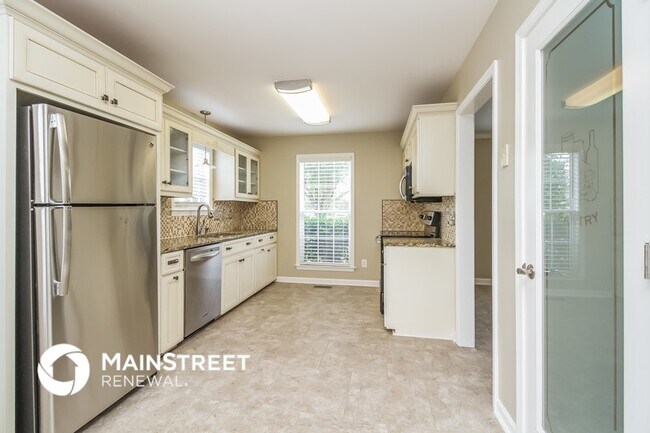 Photo - 2800 Sutherland Dr