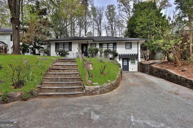 Photo - 3352 Mathieson Dr NE