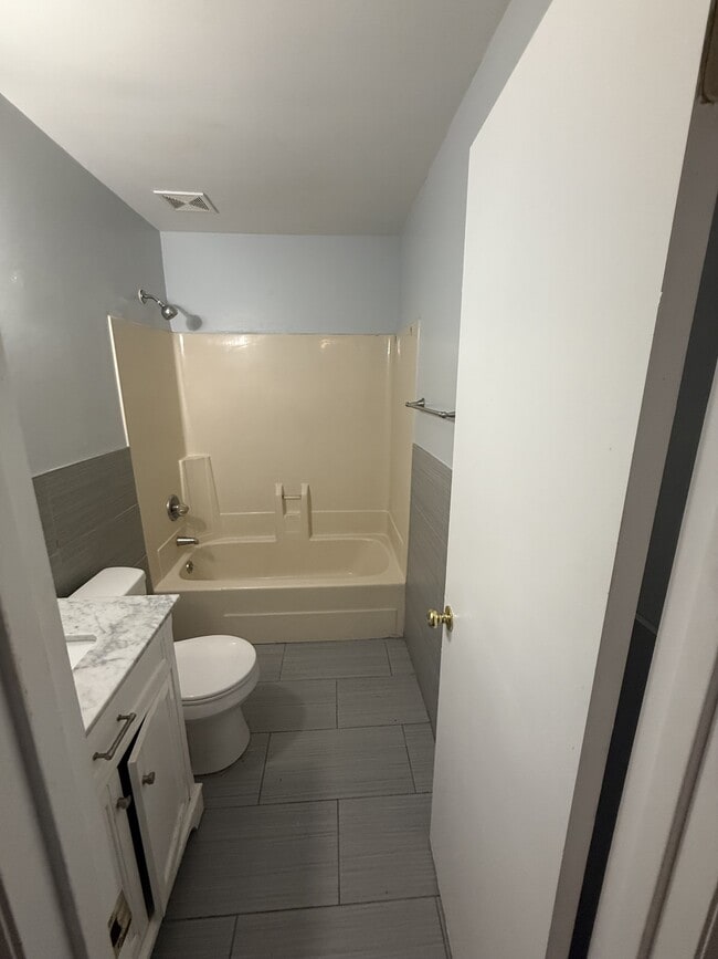 Photo - 137 Stonehedge Drive