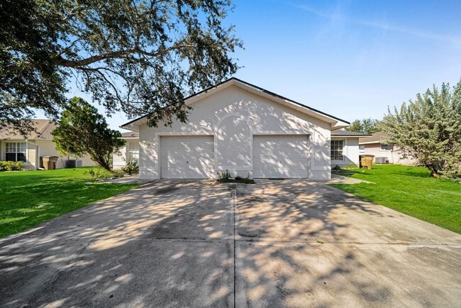Building Photo - 1214 SE 24th Ave Unit 1214