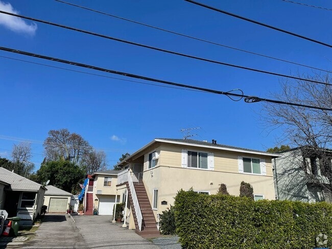 Building Photo - Toluca West - 1 bed 1 bath! Unit 4 Rental