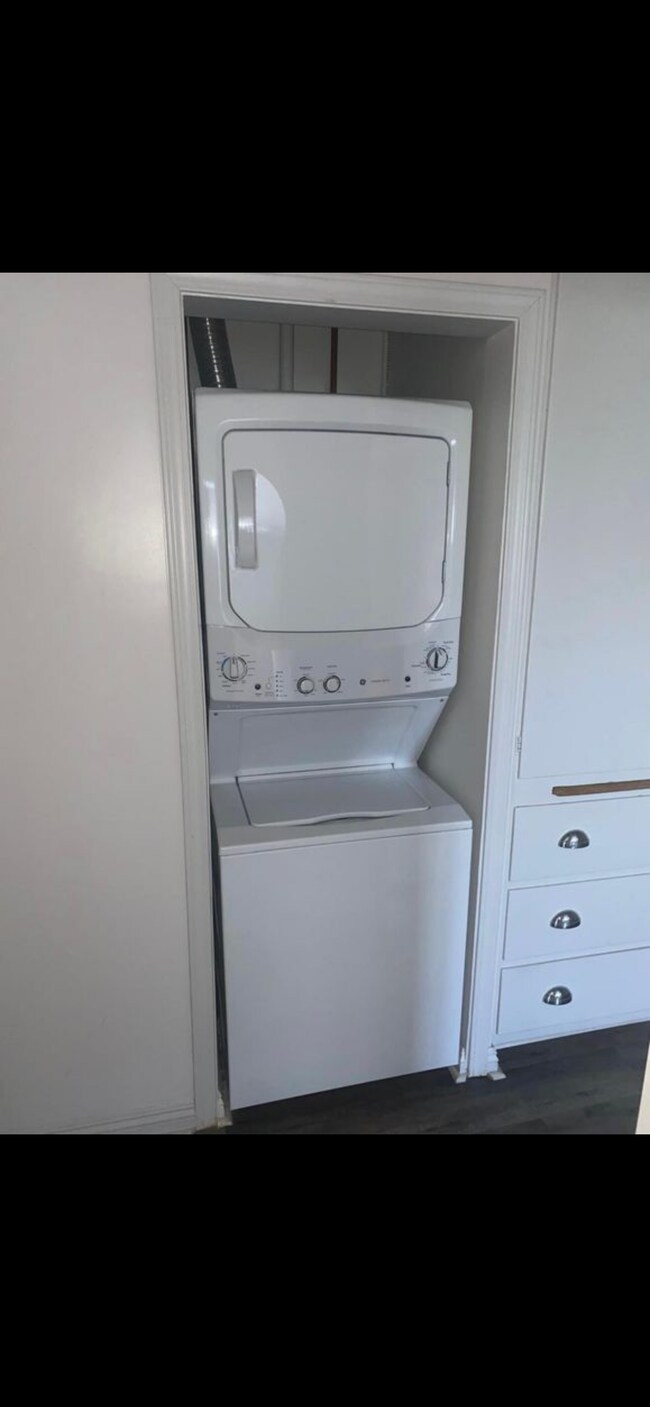 Photo - 1608 W Burbank Blvd Unidad a