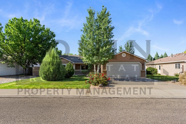 Photo - 668 Garnet Dr House