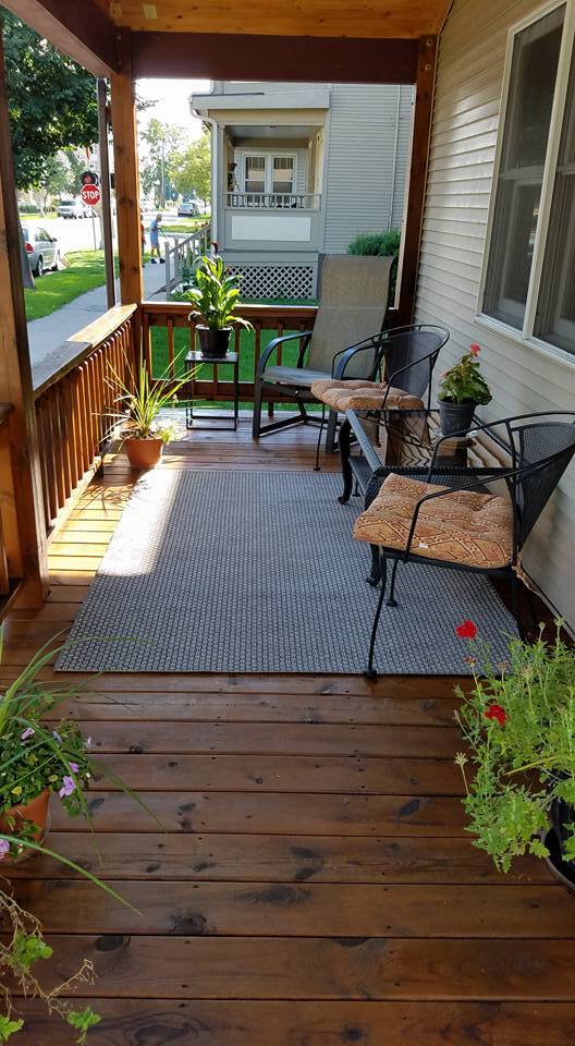 Front Porch - 544 W Wilson St Casa