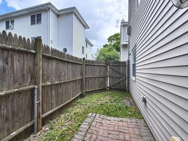 Photo - 174 Adams St