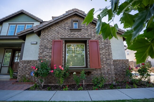 Photo - Exceptional estate Located In the highly desirable College Park Community.