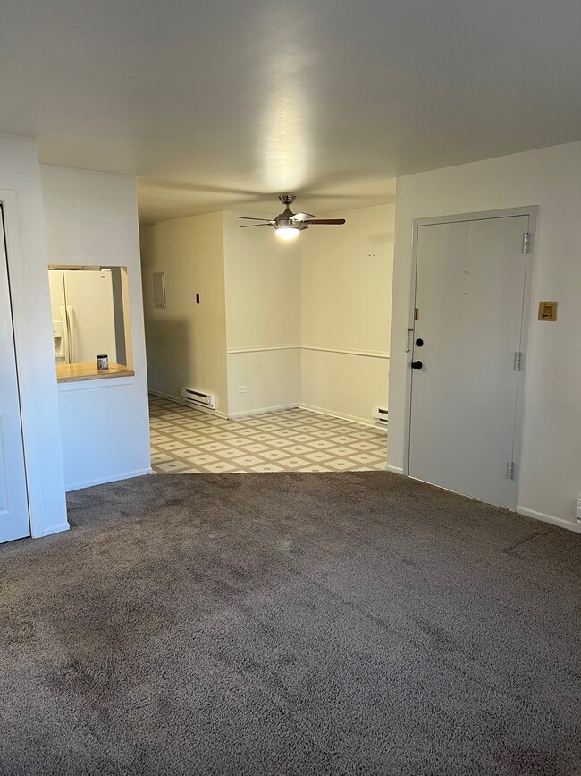 Eat in area - 686 Daisy Ln Unit 116