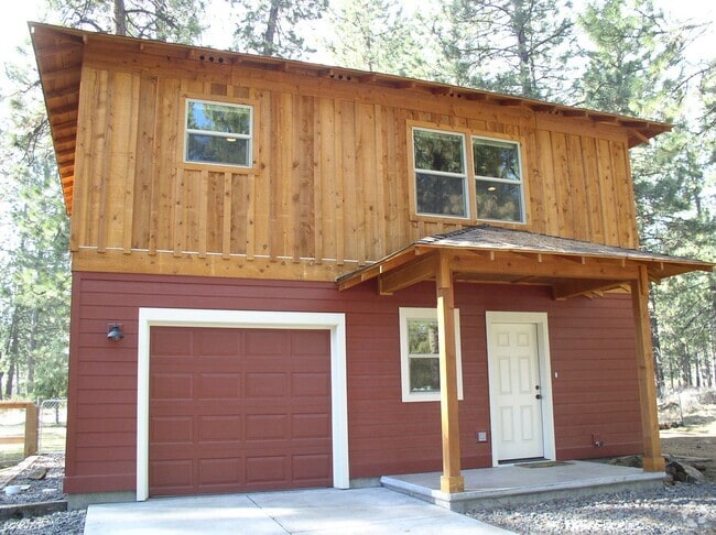 Building Photo - Peaceful 2-Bed Home on a Spacious 1-Acre Lot