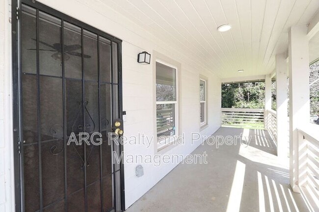 Photo - 1095 Ira St SW