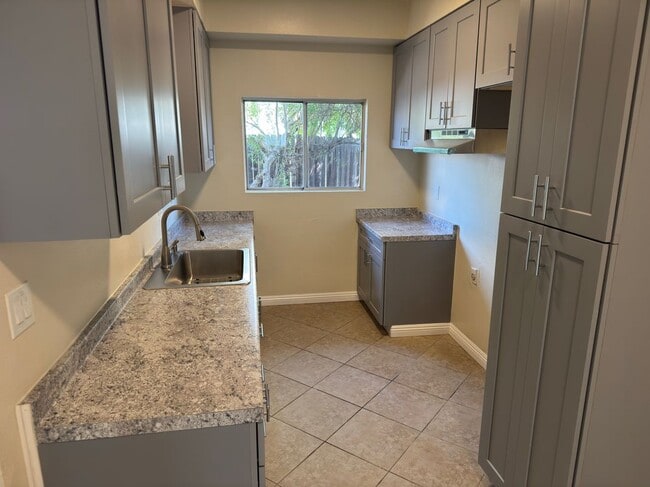 Photo - 1915 Cedar Ave