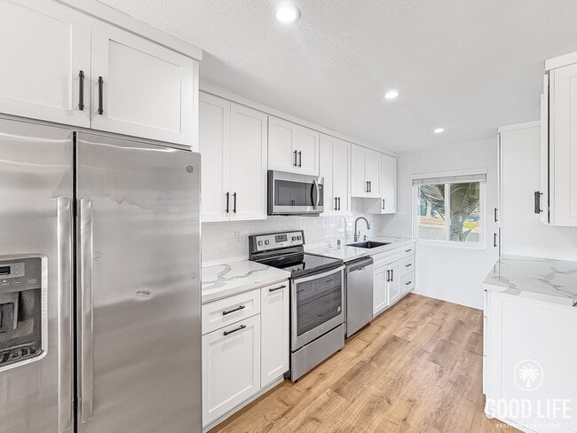 Building Photo - Beautiful 2B/1.5BA Condo For Rent In Unive...