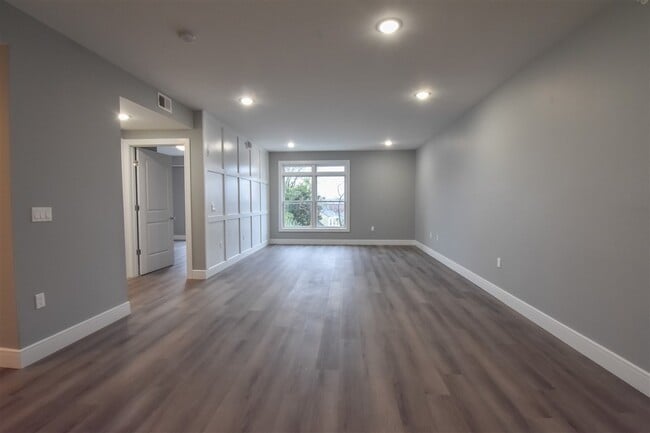 Building Photo - 4201 Bergen Turnpike Unit 2B