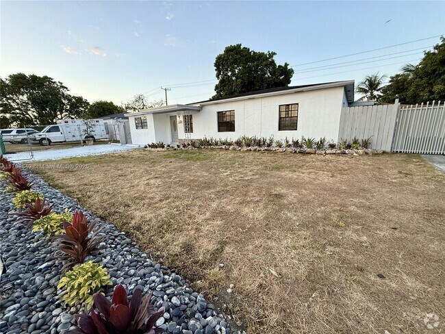 Building Photo - 14471 Lincoln Blvd Rental