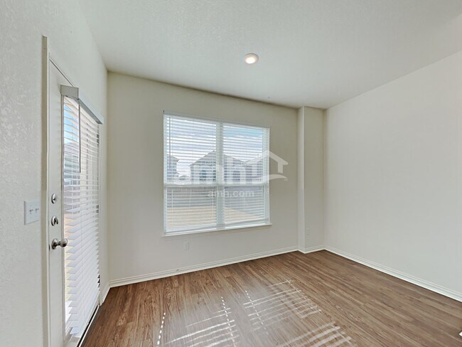 Photo - 2728 Geronimo Crk