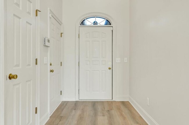 Photo - 1907 Igou Pl Dr