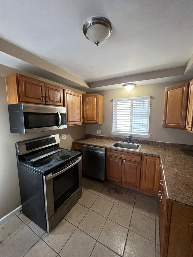 Photo - 19600 Telegraph Rd