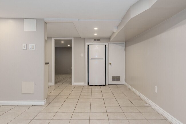 Photo - 15 Indian Rd Crescent