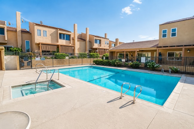 Building Photo - 4701 Carmonita Ln