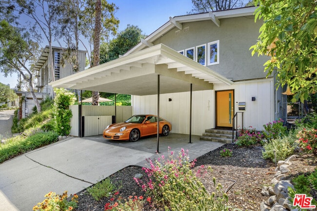 3101 Beachwood Dr