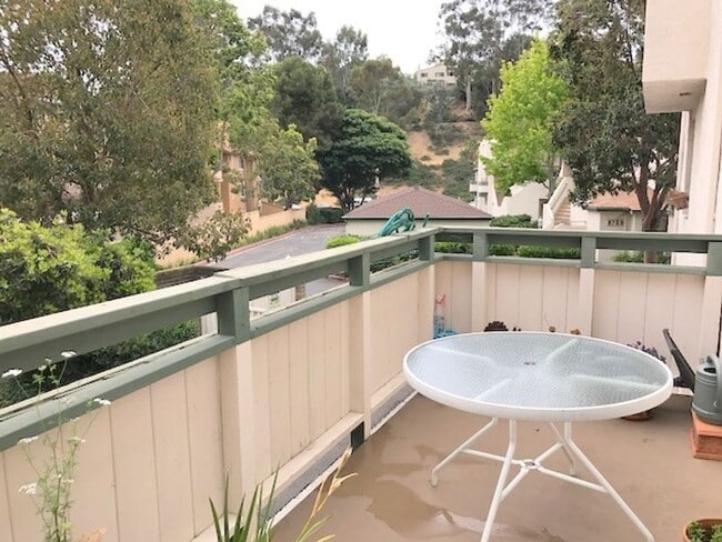 Building Photo - LaJolla 2BR 1.5BA Townhouse-3 Story-Tri-Le...